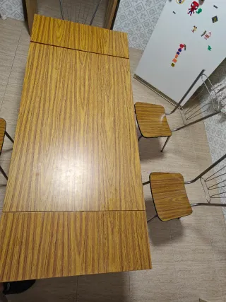 Mesa comedor y 4 sillas madera
