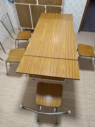 Mesa comedor y 4 sillas madera