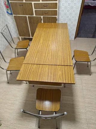 Mesa comedor y 4 sillas madera