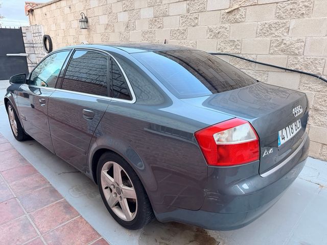 Audi A4 2.5 V6 180cv quattro