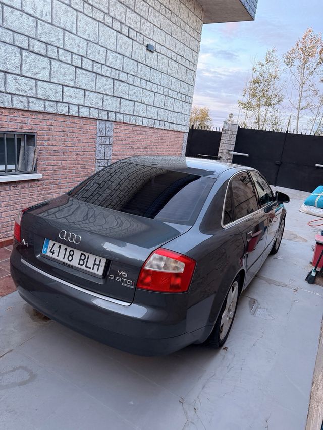 Audi A4 2.5 V6 180cv quattro