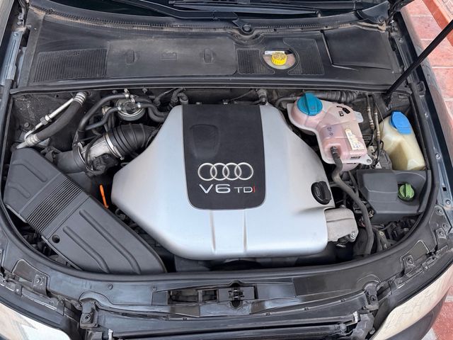 Audi A4 2.5 V6 180cv quattro