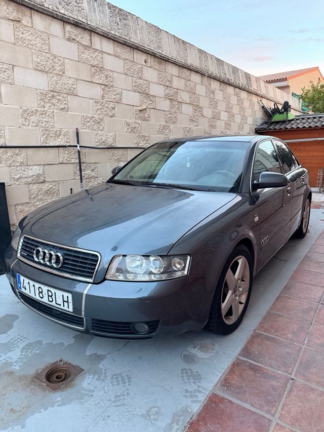 Audi A4 2.5 V6 180cv quattro