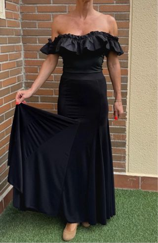 Falda flamenca negra ensayo