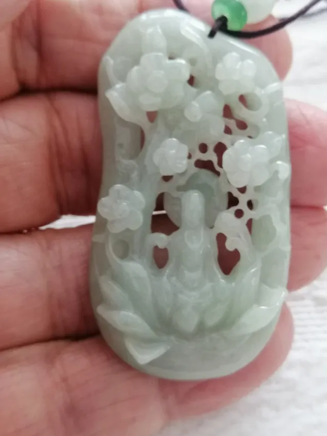 Ciondolo Giada Burma, Buddha su fiore di Loto,