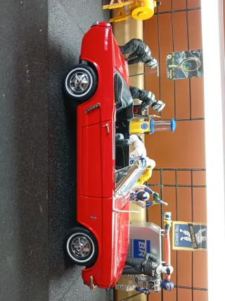 Ford Mustang Cabrio 1/18 Welly Rojo