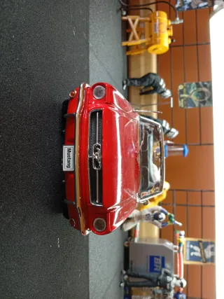 Ford Mustang Cabrio 1/18 Welly Rojo