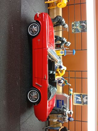 Ford Mustang Cabrio 1/18 Welly Rojo