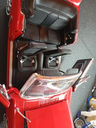 Ford Mustang Cabrio 1/18 Welly Rojo