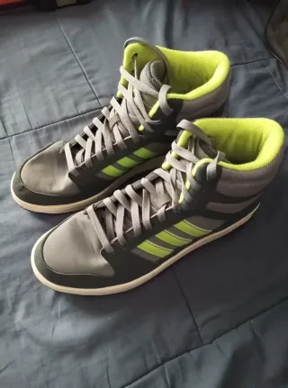 Zapatillas Adidas Altas Grises y Verdes
