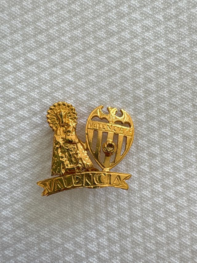 Broche Mare de Déu Desamparats Valencia CF Oro