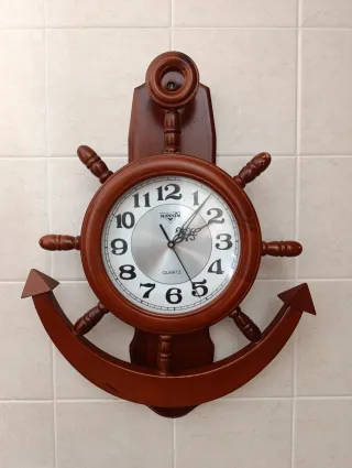 Reloj de pared náutico de madera