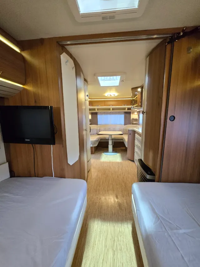 Caravana Hobby Premium 560 Cama Gemela Aire Mover