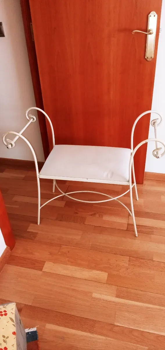 Banco tocador blanco vintage