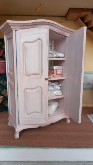 Armadio in miniatura per dollhouse