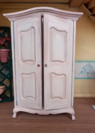 Armadio in miniatura per dollhouse