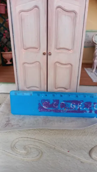 Armadio in miniatura per dollhouse