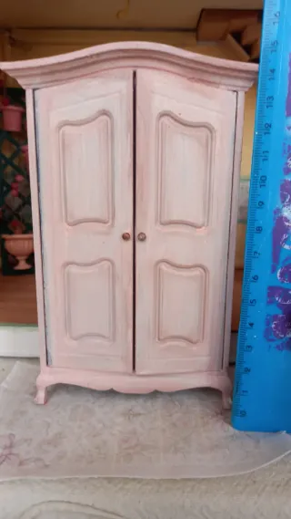 Armadio in miniatura per dollhouse