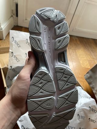 Asics Gel Gris y Blanco