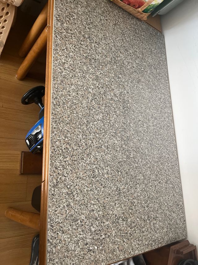 Mesa de comedor de madera