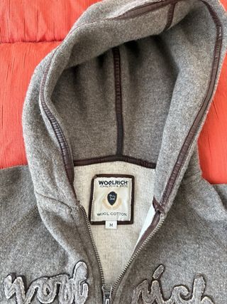 Felpa lana Woolrich marrone con cappuccio