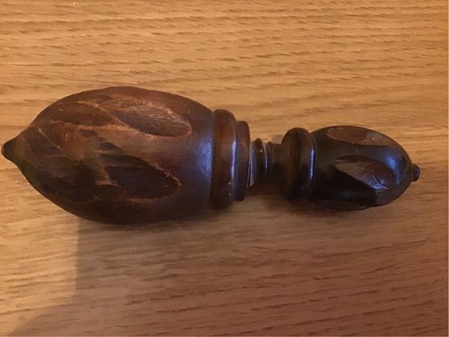 Schiaccianoci artigianale in legno