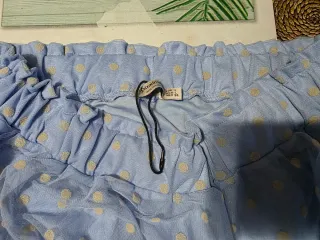 Falda larga azul con lunares