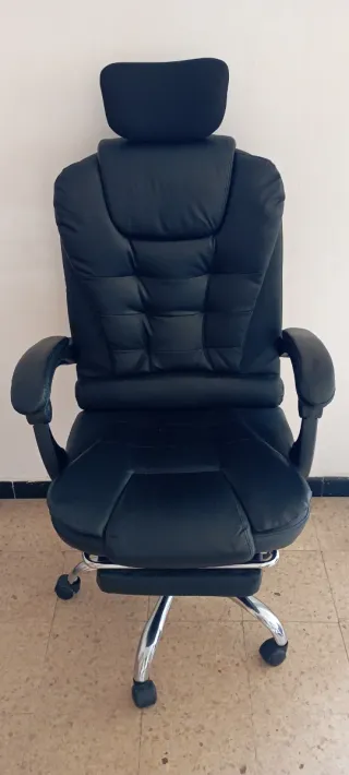 Silla de Oficina Negra con Reposapiés