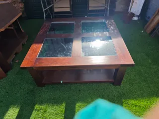 Tavolo in rovere con vetro.