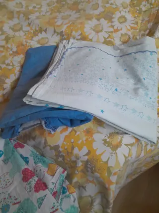 Lenzuola singole blu e set rosso. Prezzi singoli