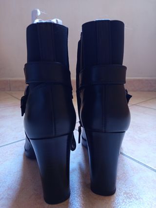 Stivali neri alla caviglia donna