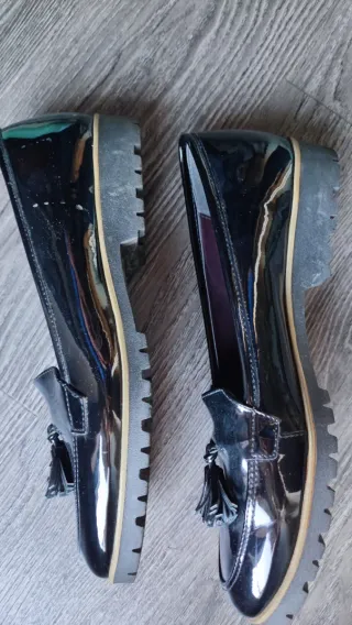 Scarpe Ellen Capellino vernice nere con nappine