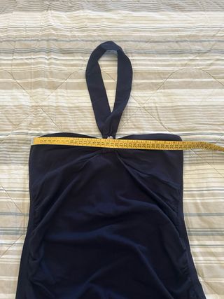 Top blu scuro allacciato al collo Innovative