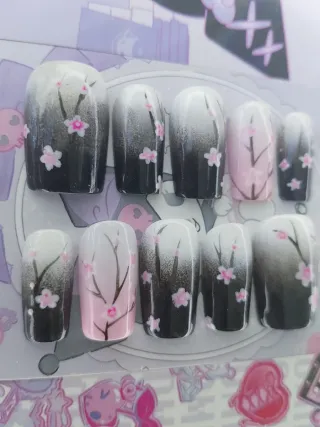 Uñas press on sakura