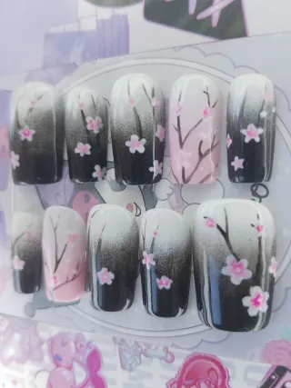 Uñas press on sakura