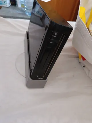 Nintendo Wii Negra con Base