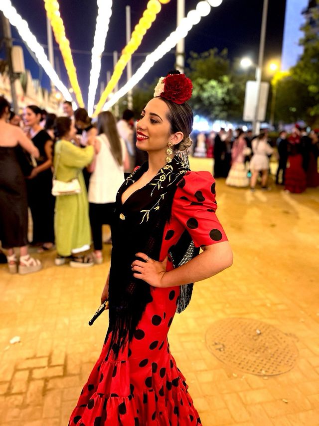 Traje de flamenca rojo y negro
Una puesta 