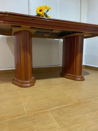 Mesa de comedor extensible de madera