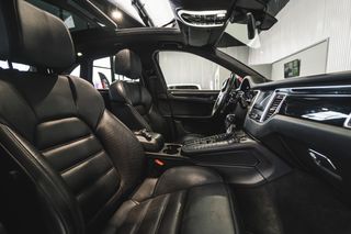 PORSCHE Macan Turbo 2016