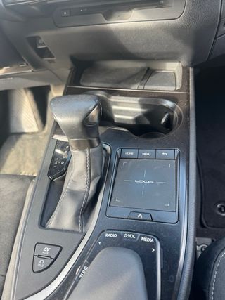Lexus UX 2022