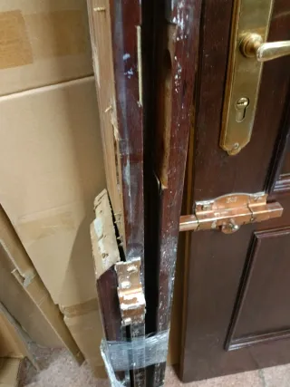 Puerta blindada madera oscura