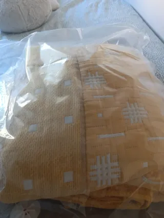 Colcha italiana amarilla como nueva