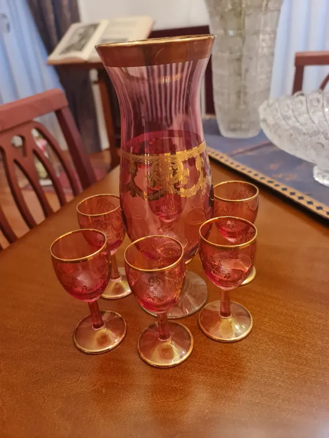 Set bicchierini da tavolo rossi e oro