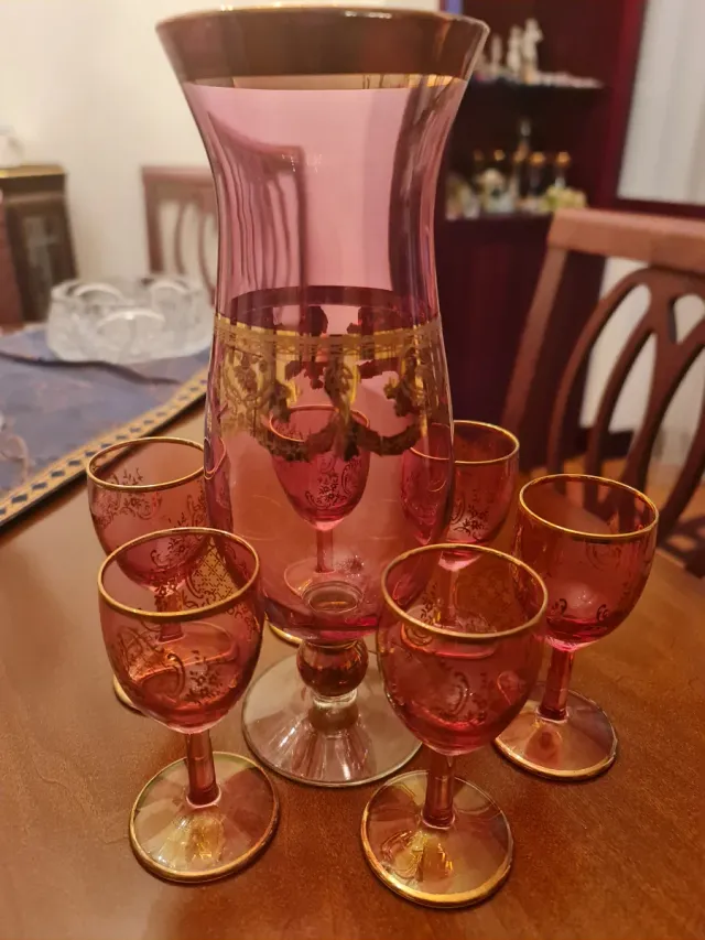 Set bicchierini da tavolo rossi e oro