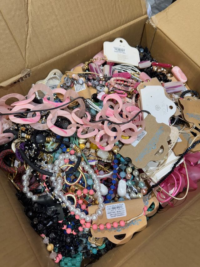 Lote 62 collares multicolor y rosa