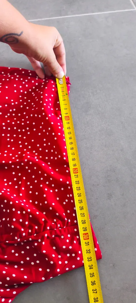 Falda roja topos volantes talla S