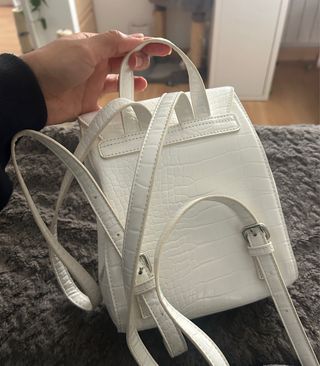 Mochila pequeña blanca efecto piel