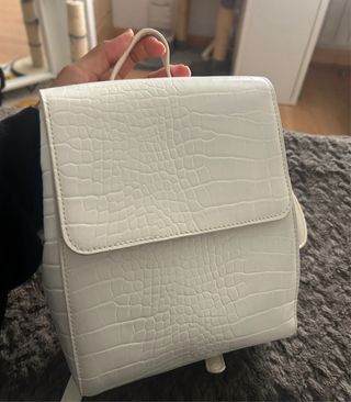 Mochila pequeña blanca efecto piel