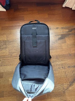 Mochila gris nueva ideal para ordenador/libros