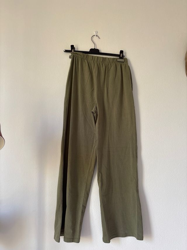 Pantalones Pull&Bear verde oliva cómodos